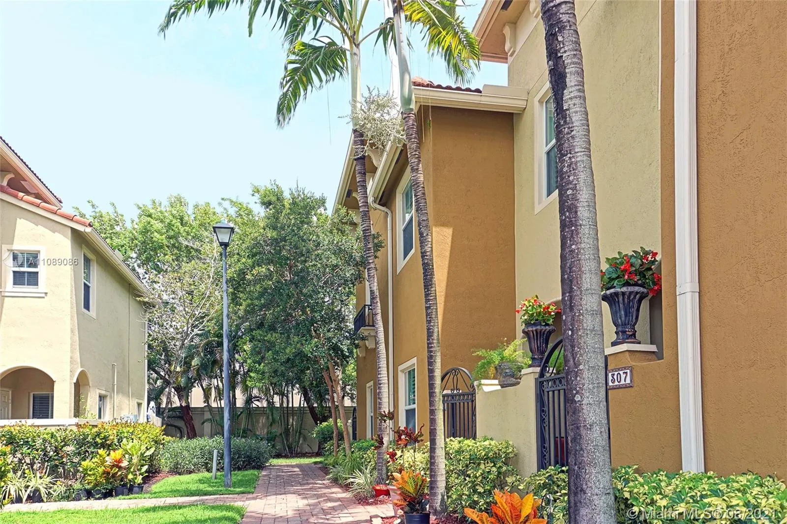 2851 W Prospect Rd # 307, Tamarac FL 33309