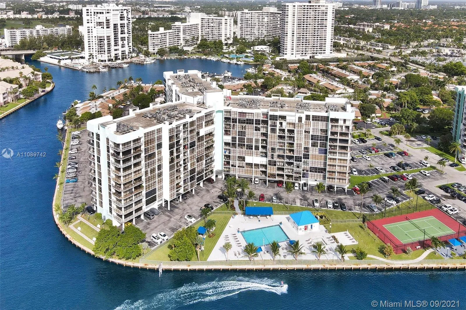 200 Leslie Dr # 524, Hallandale Beach FL 33009