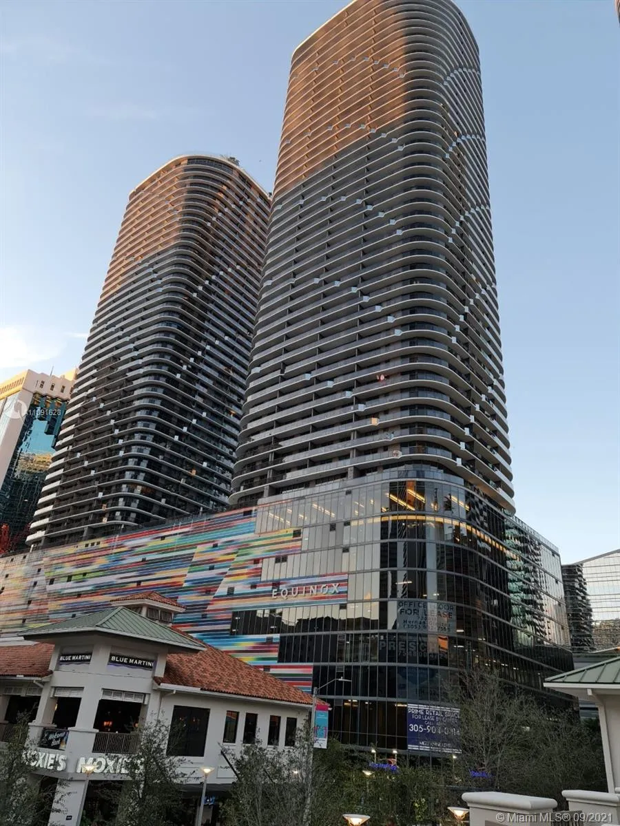 1 bedroom 1 bath for sale at 55 SW 9th St # 2709, Miami FL 33130