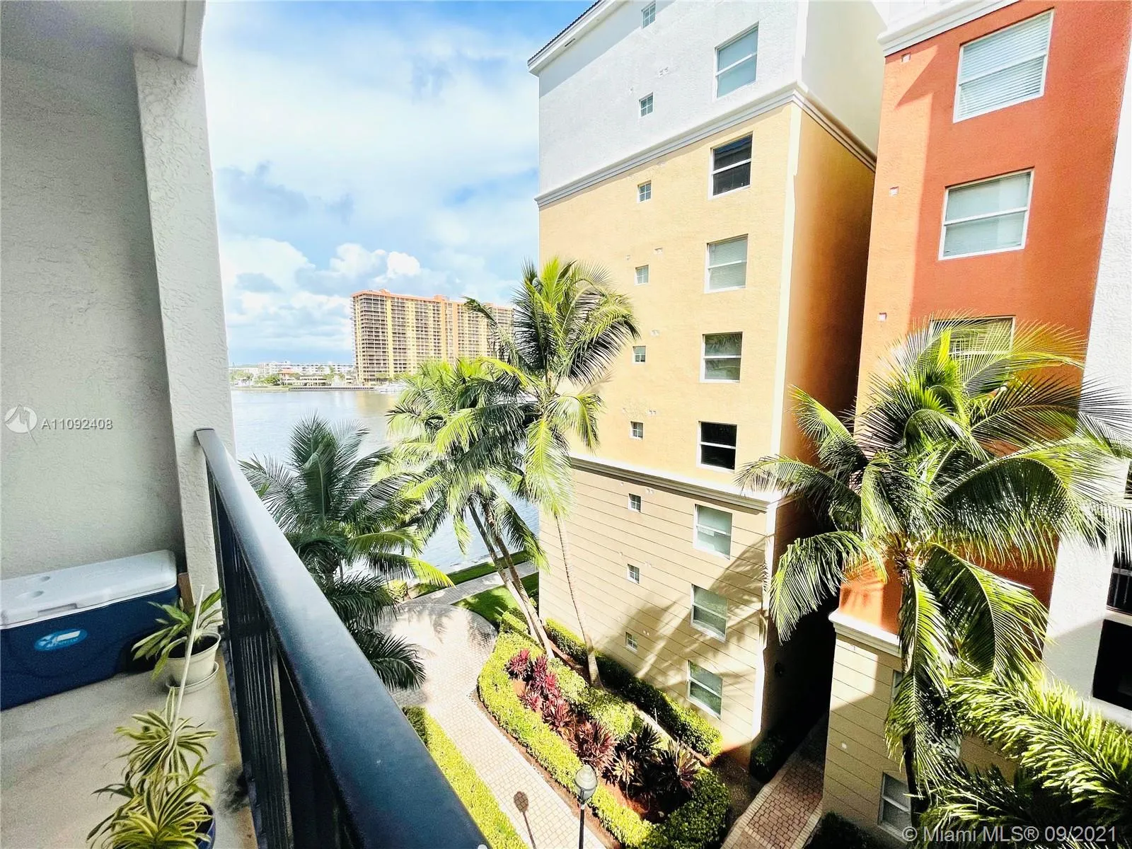 1 bedroom 1 bath for rent at 17100 N Bay Rd # 1509, Sunny Isles Beach FL 33160