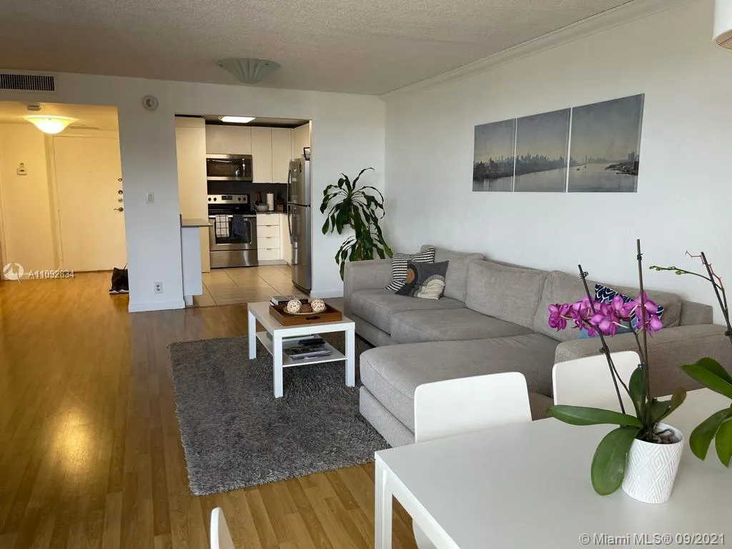 1 bedroom 1 bath for sale at 1901 Brickell Ave # B1706, Miami FL 33129