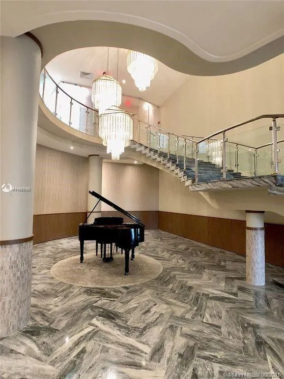 1 bedroom 1 bath for sale at 5401 Collins Ave # 715, Miami Beach FL 33140