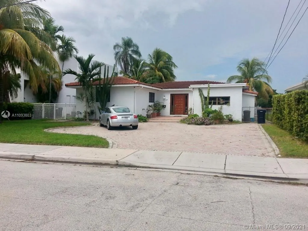 7508 W Treasure Dr, North Bay Village FL 33141