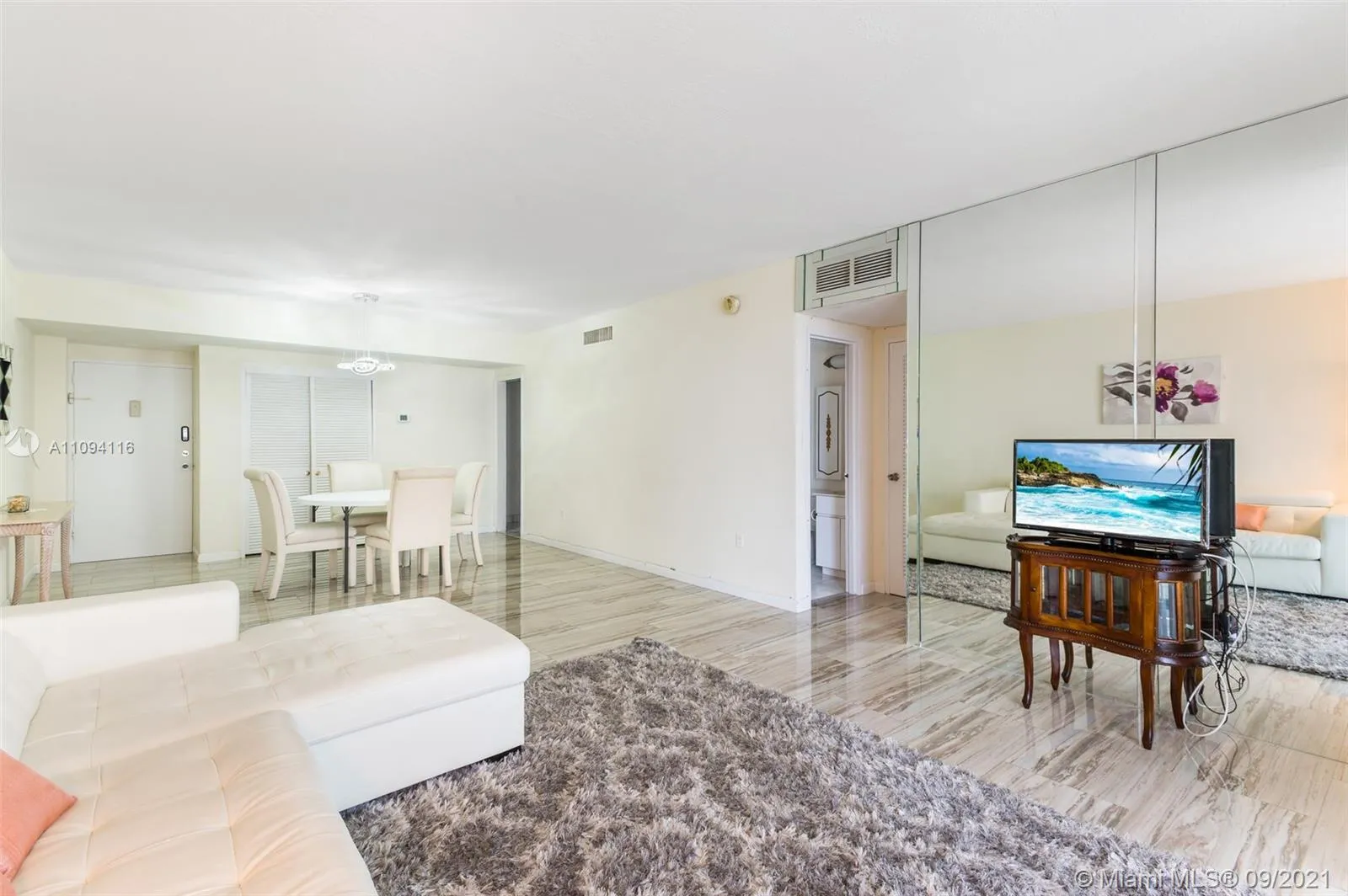 1 bedroom 1 bath for sale at 5001 Collins Ave # 3E, Miami Beach FL 33140