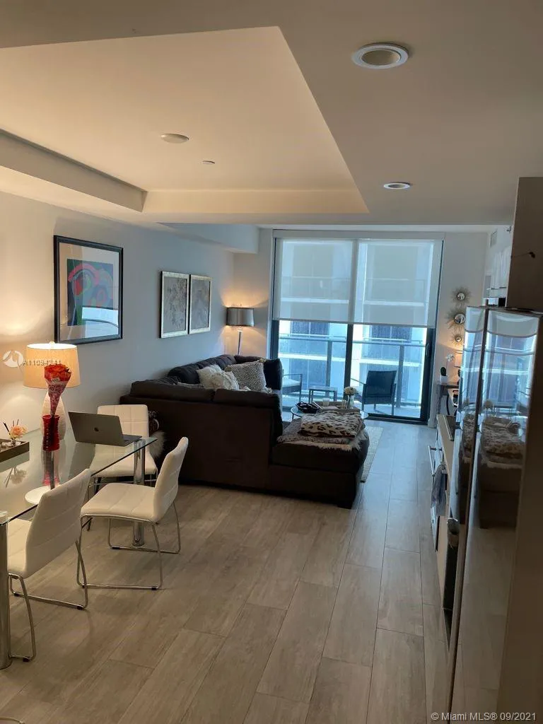 55 SW 9th St # 3209, Miami FL 33130