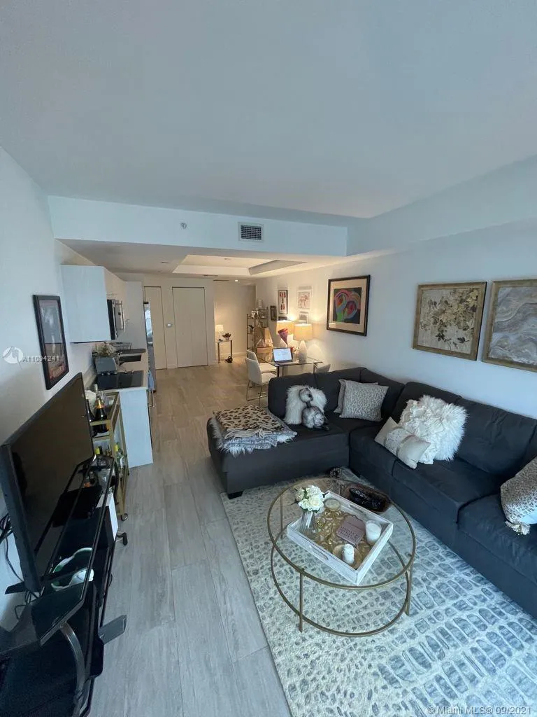 55 SW 9th St # 3209, Miami FL 33130