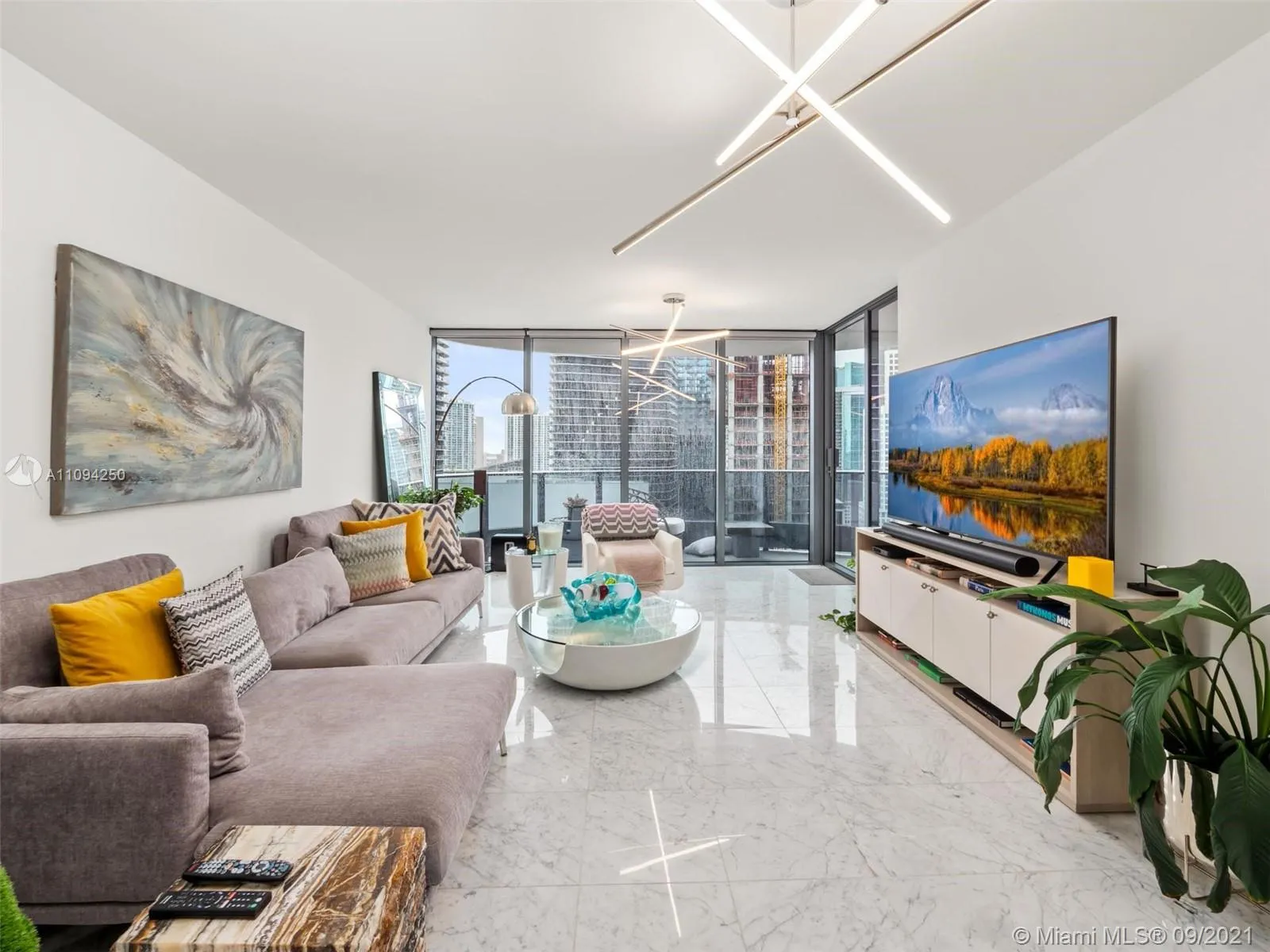 2 bedroom 2 bath for sale at 1000 Brickell Plz # 2615, Miami FL 33131