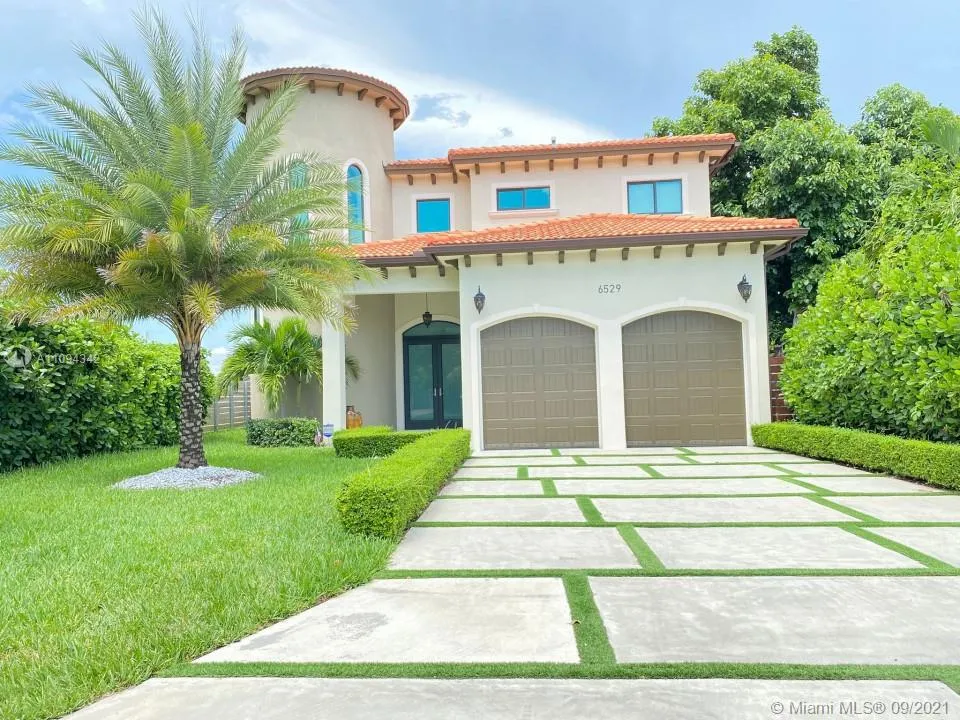 5 bedroom 3 bath for sale at 6529 SW 30th St, Miami FL 33155