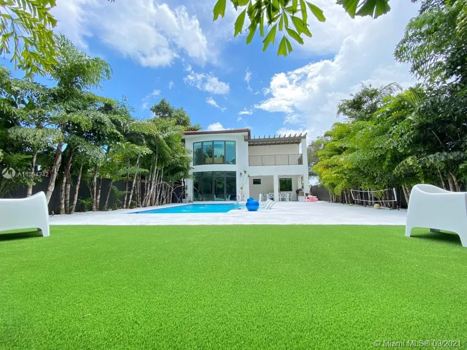 6529 SW 30th St, Miami FL 33155