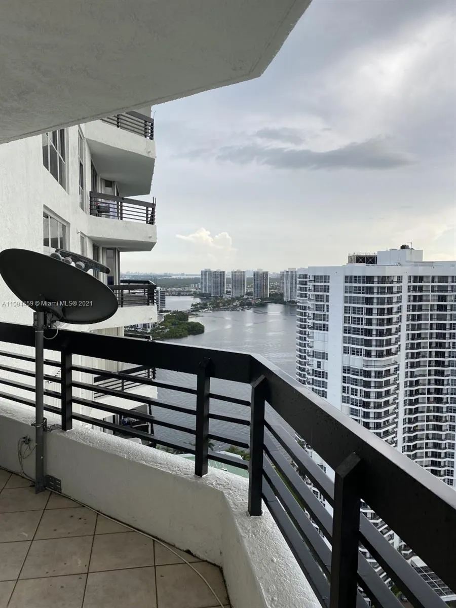 3500 Mystic Pointe Dr # 3502, Aventura FL 33180