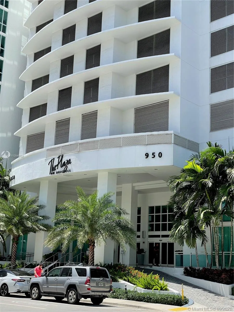 950 Brickell Bay Dr # 1710, Miami FL 33131
