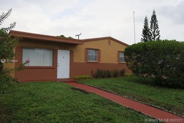 1330 N 69th Ave, Hollywood FL 33024