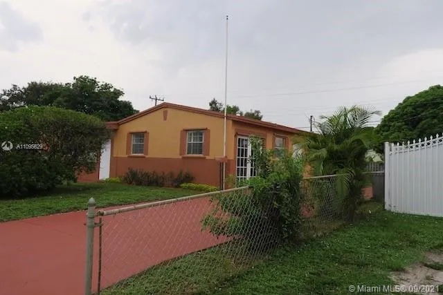 1330 N 69th Ave, Hollywood FL 33024
