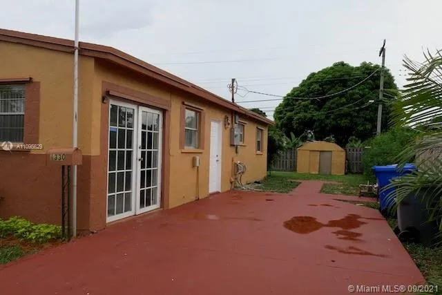 1330 N 69th Ave, Hollywood FL 33024