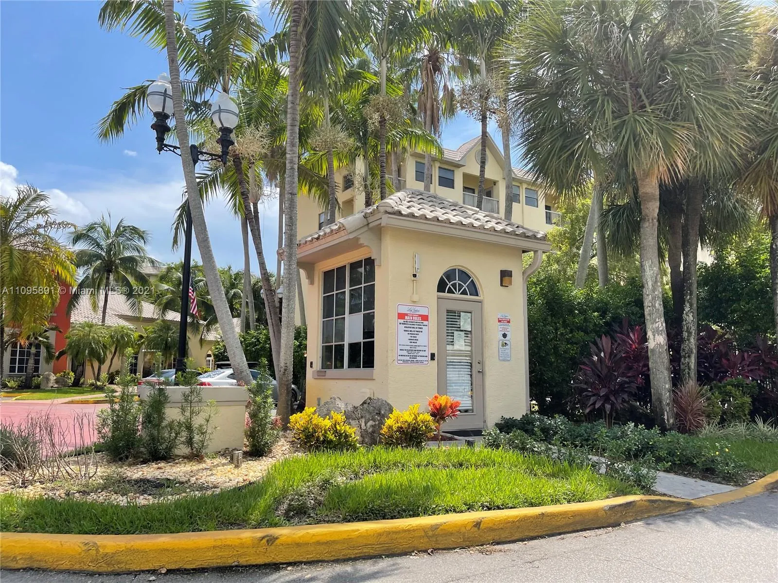 8225 Lake Dr # 502, Doral FL 33166