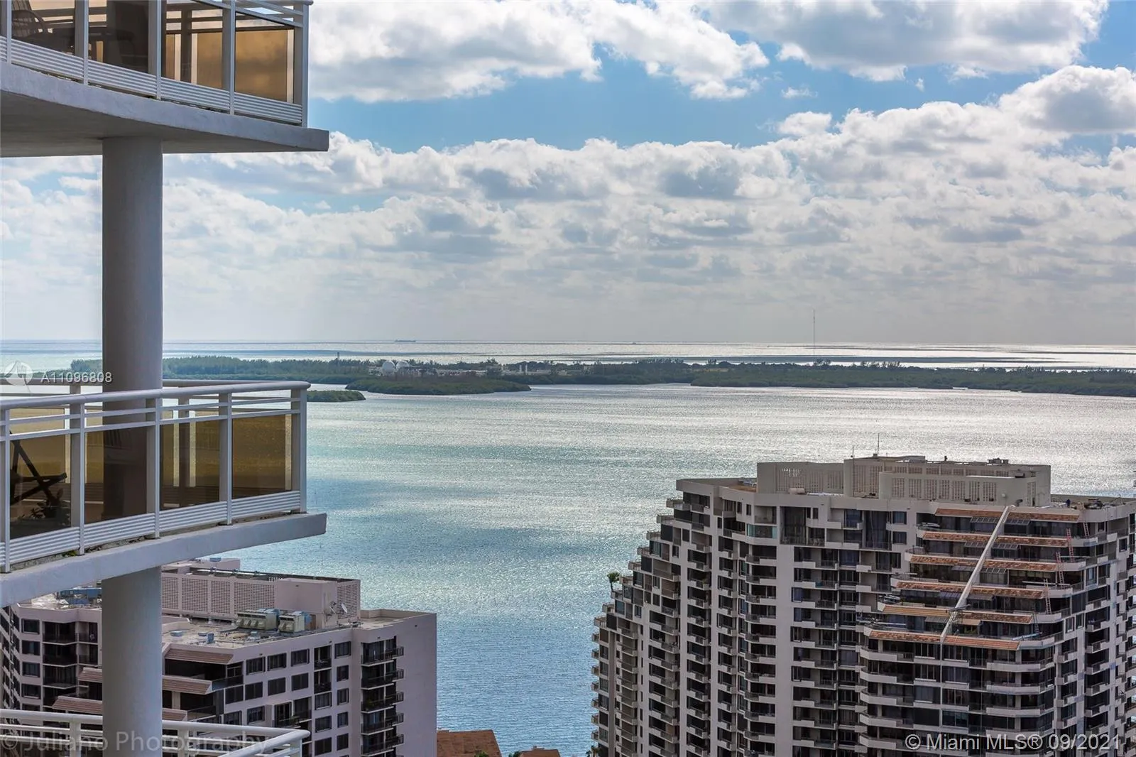 1 bedroom 1 bath for sale at 901 Brickell Key Blvd # 3001, Miami FL 33131