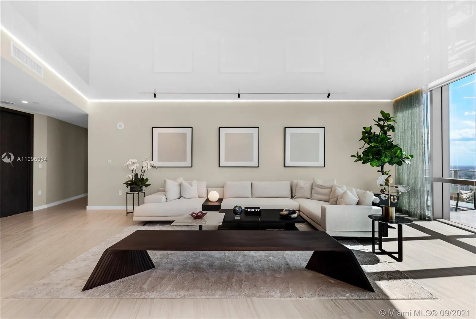 851 NE 1st Ave # 5202, Miami FL 33132