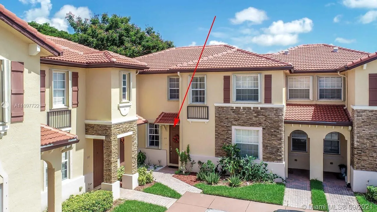 3 bedroom 2 bath for sale at 1398 NE 33rd Ave # 25, Homestead FL 33033