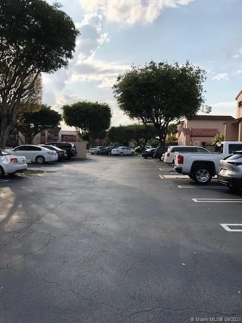 425 W Park Dr # 12, Miami FL 33172