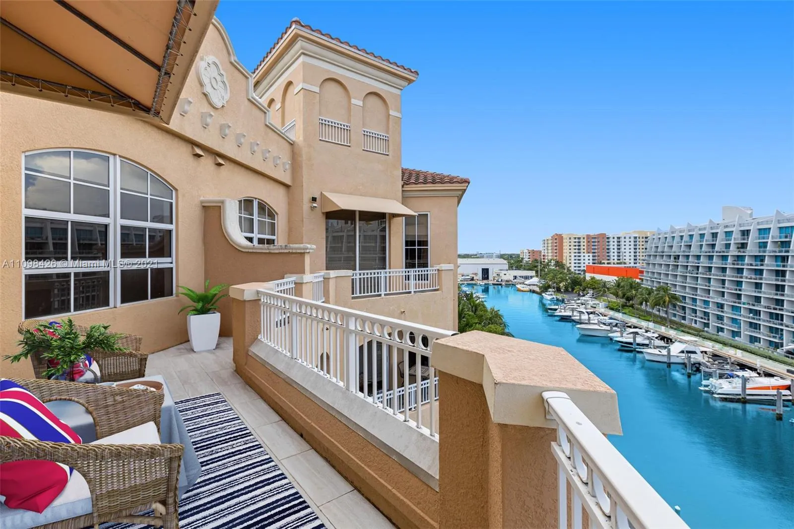 2 bedroom 2 bath for sale at 3001 NE 185th St # 713, Aventura FL 33180