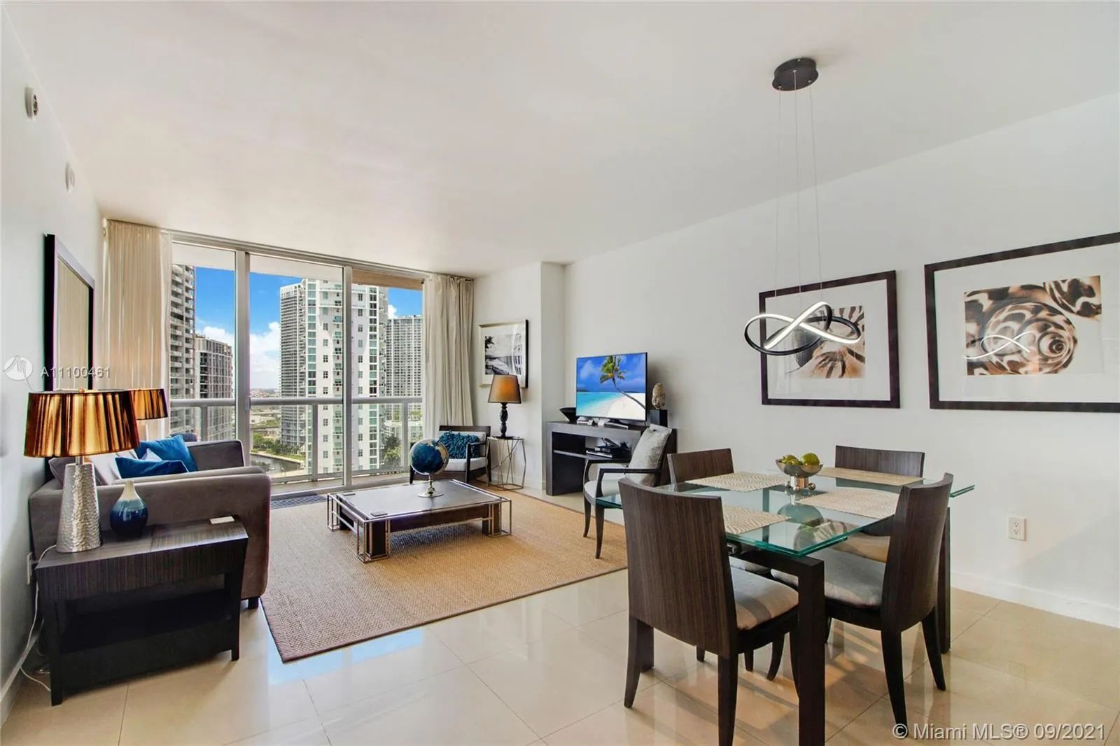 1 bedroom 1 bath for sale at 485 Brickell Ave # 2107, Miami FL 33131