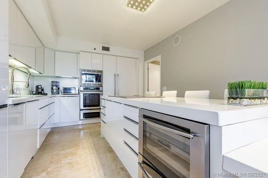 765 Crandon Blvd # 206, Key Biscayne FL 33149