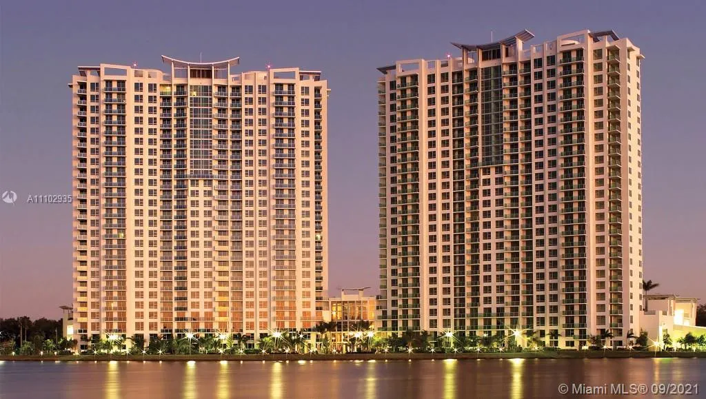 3 bedroom 3 bath for sale at 2641 N Flamingo Rd # 508N, Sunrise FL 33323