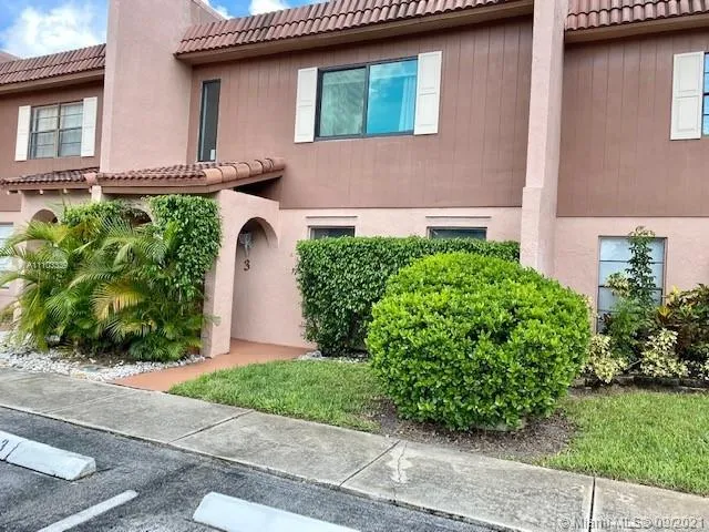 2 bedroom 2 bath for sale at 3 Laredo Pl # 10, Davie FL 33324