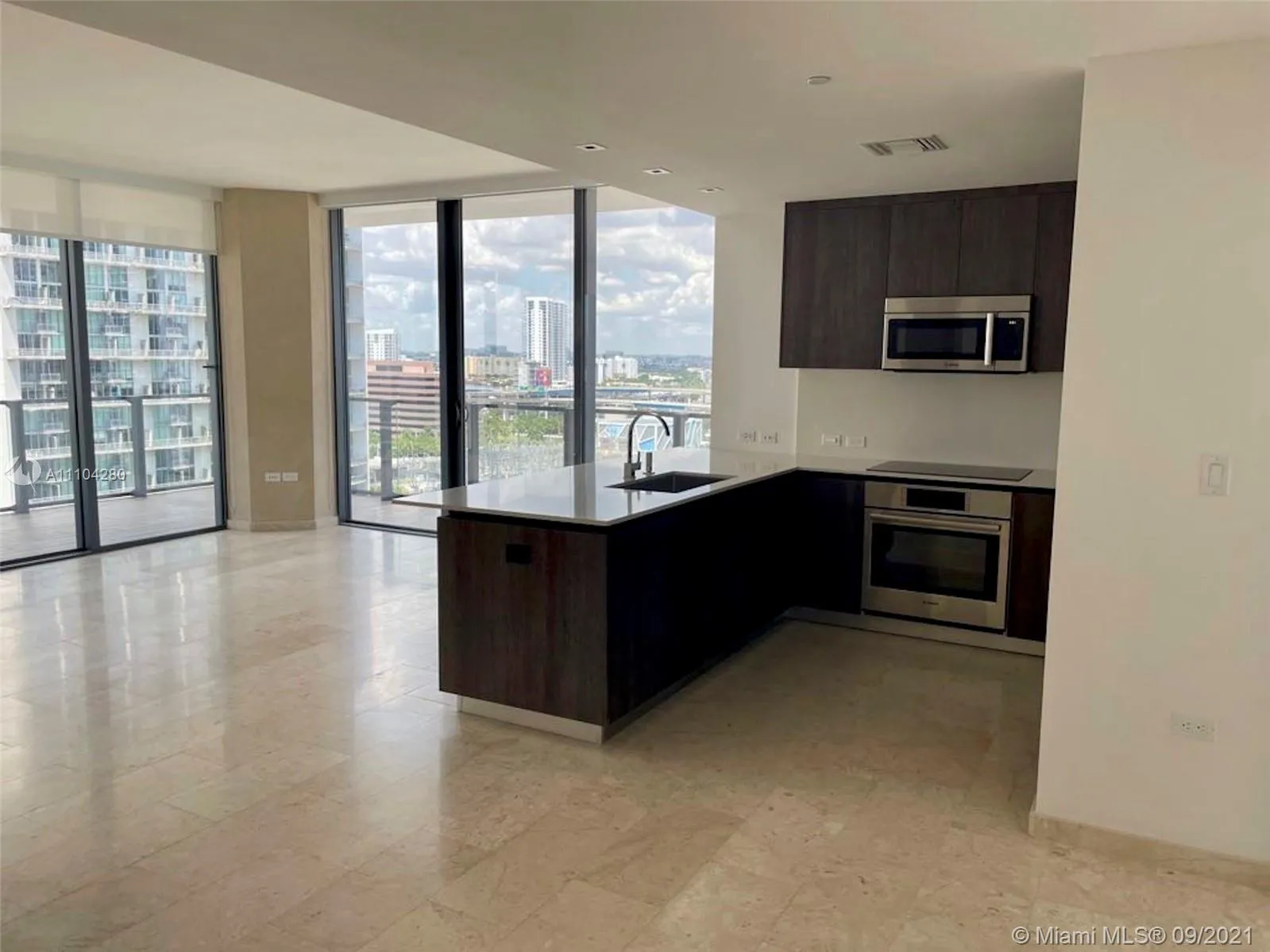 3 bedroom 3 bath for sale at 88 SW 7th St # 1112, Miami FL 33130