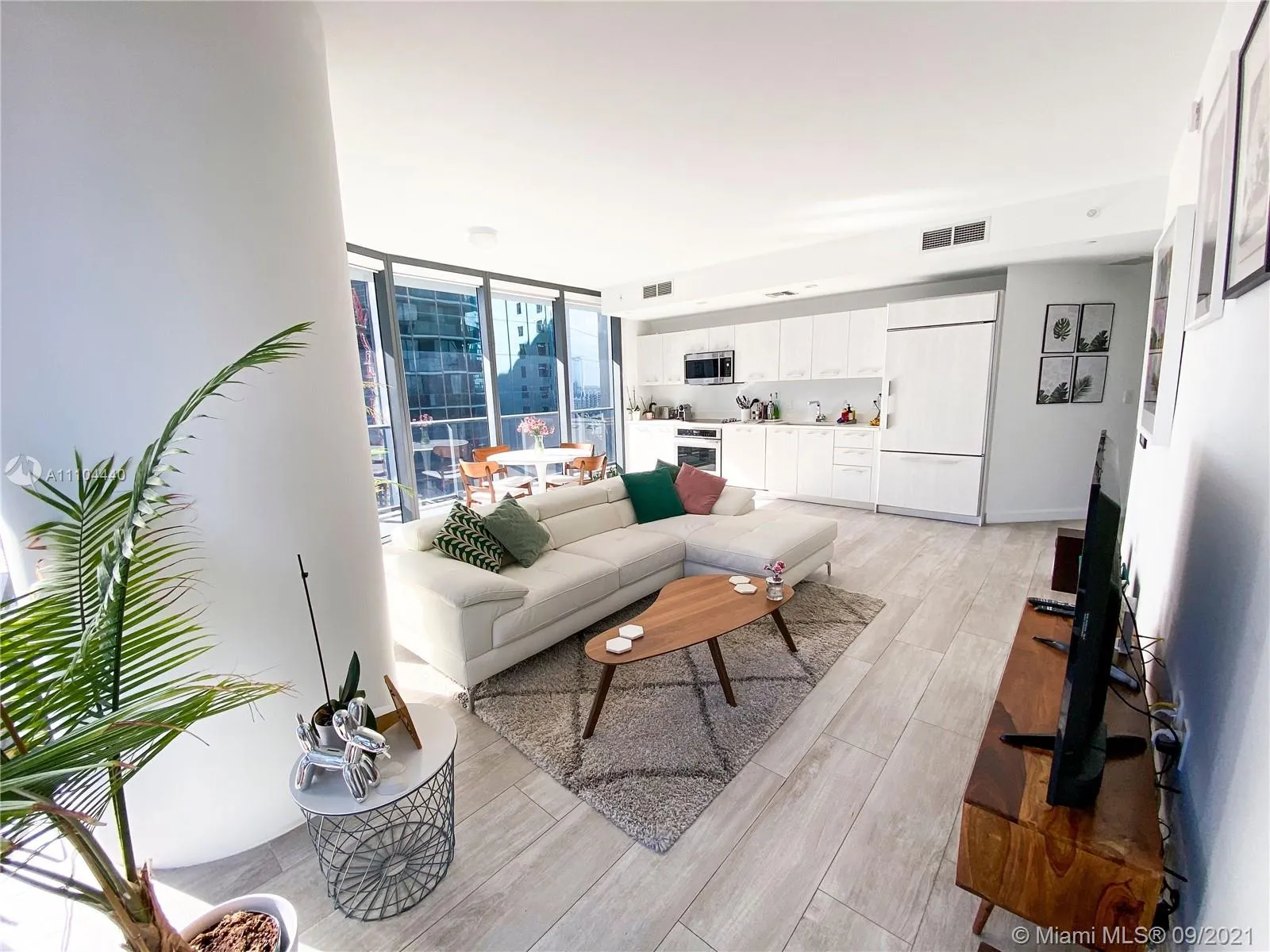 2 bedroom 2 bath for sale at 55 SW 9th St # 1706, Miami FL 33130