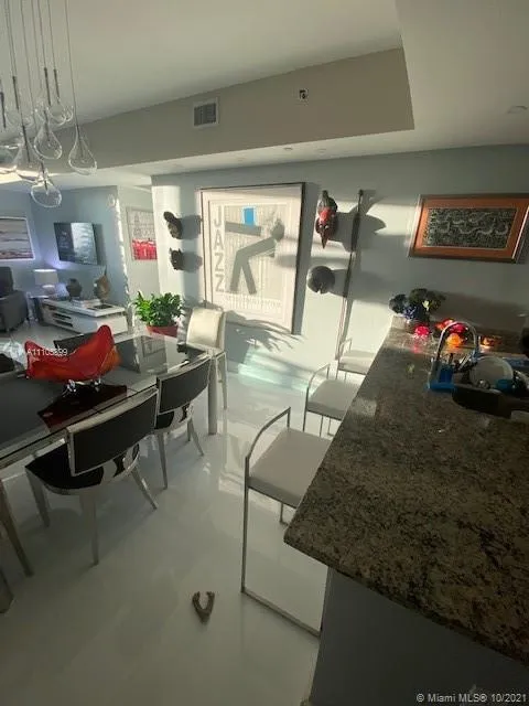1 bedroom 1 bath for sale at 950 Brickell Bay Dr # 3700, Miami FL 33131