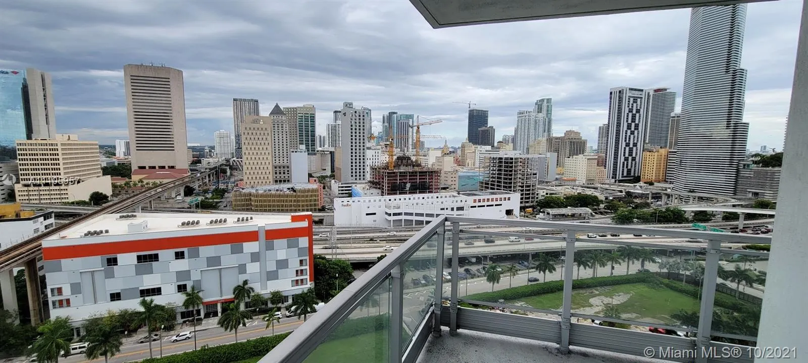 1 bedroom 1 bath for sale at 90 SW 3rd St # 1805, Miami FL 33130