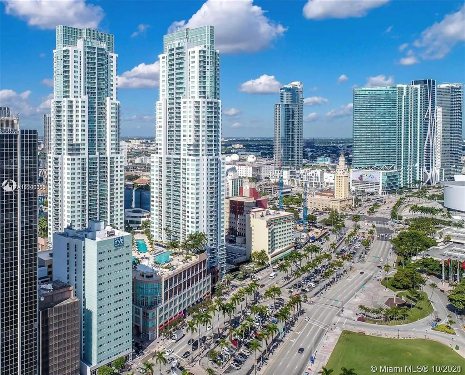 1 bedroom 1 bath for sale at 253 NE 2nd St # 618, Miami FL 33132