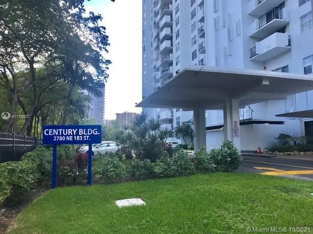1 bedroom 1 bath for sale at 2780 NE 183rd St # 810, Aventura FL 33160