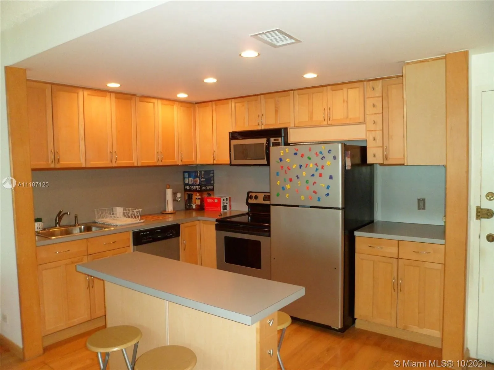3 bedroom 2 bath for rent at 3505 S Ocean Dr # 1420, Hollywood FL 33019