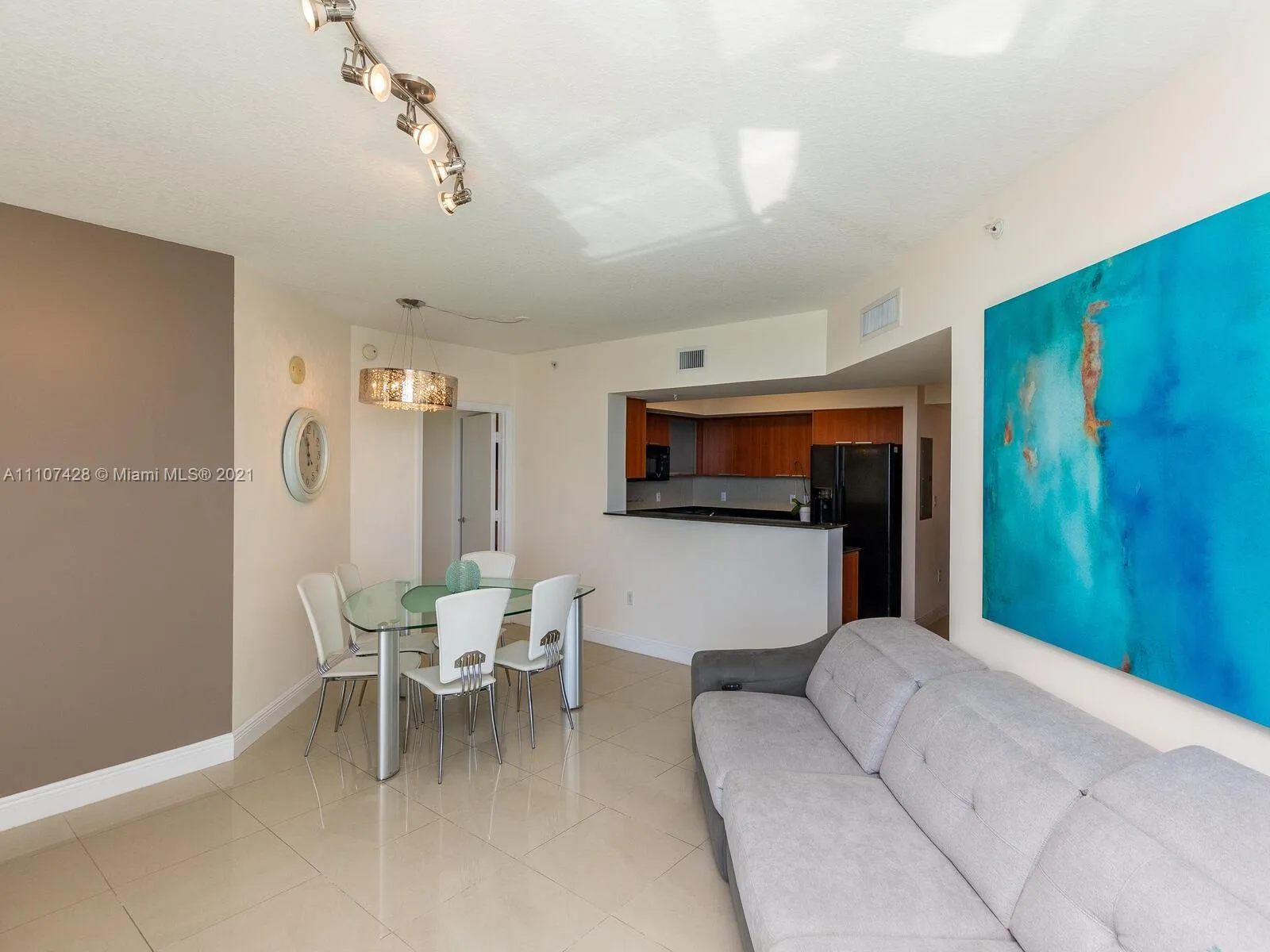 2 bedroom 2 bath for rent at 16699 Collins Ave # 1709, Sunny Isles Beach FL 33160