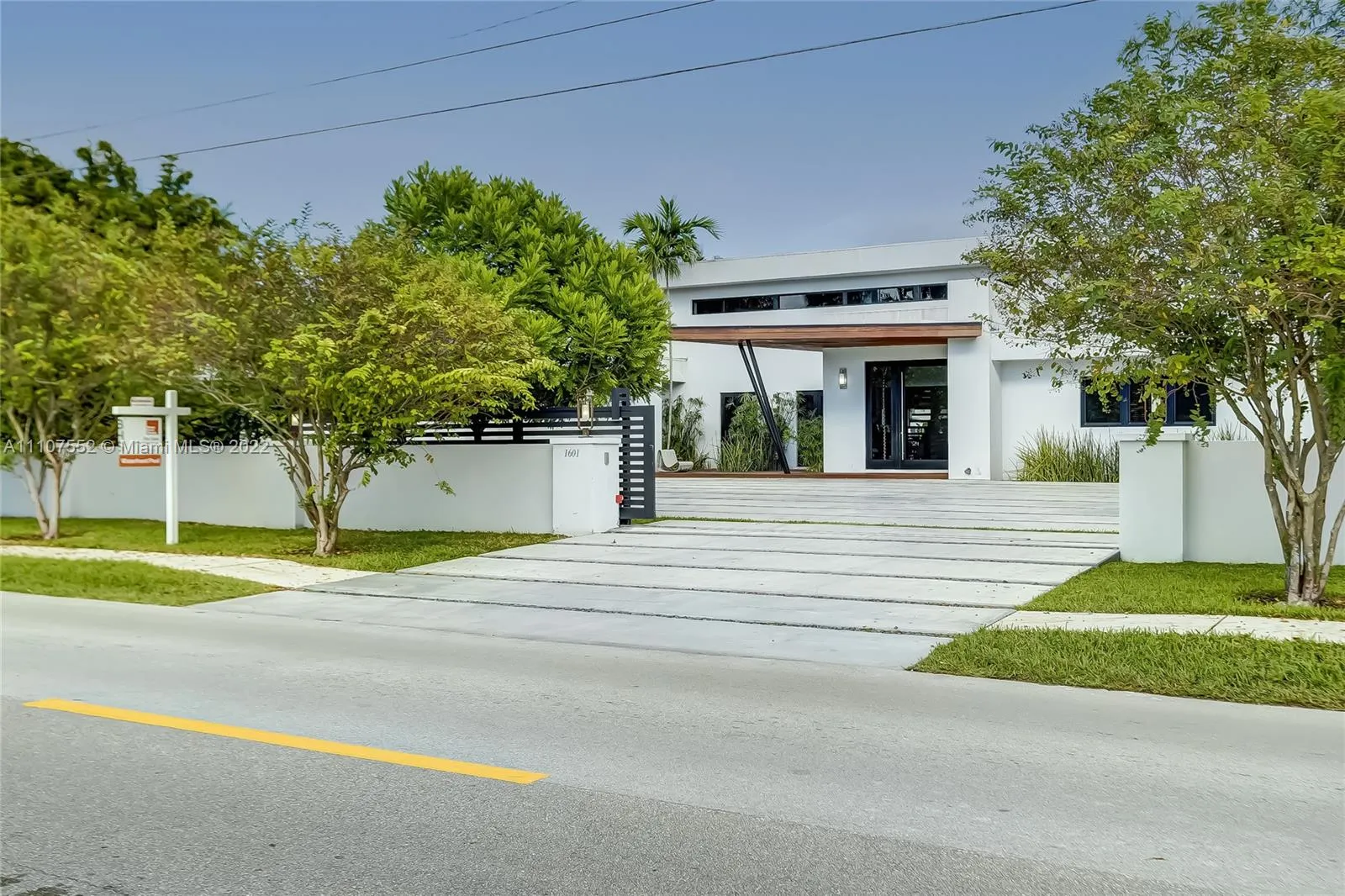 1601 Diplomat Pkwy, Hollywood FL 33019