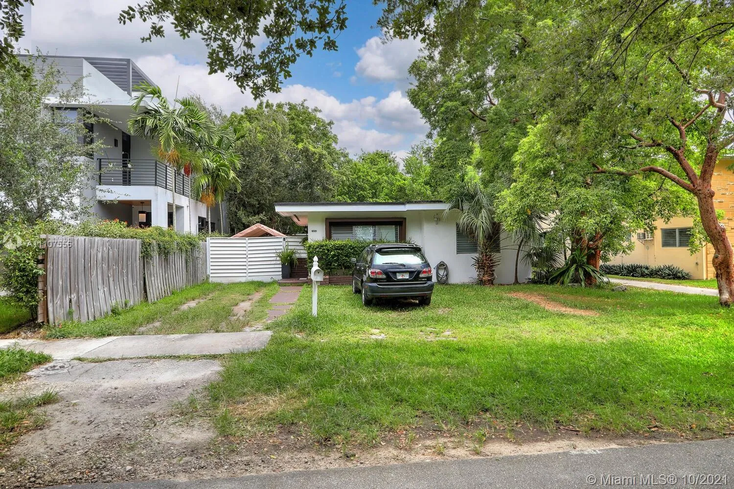 6021 SW 76th St, South Miami FL 33143