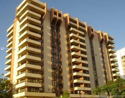 2 bedroom 2 bath for sale at 3200 Collins Ave # 5, Miami Beach FL 33140