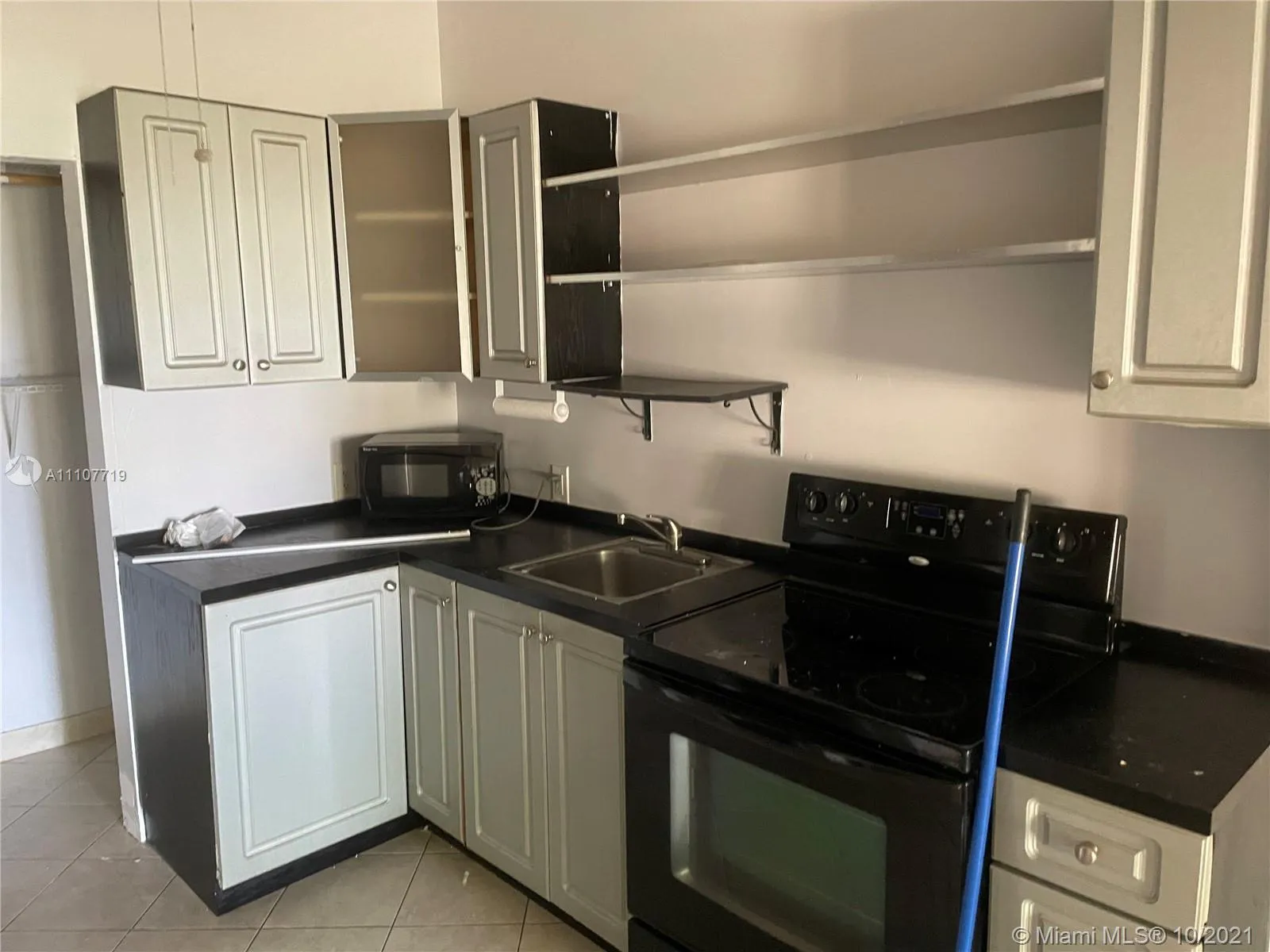 2000 Monroe St # 8, Hollywood FL 33020