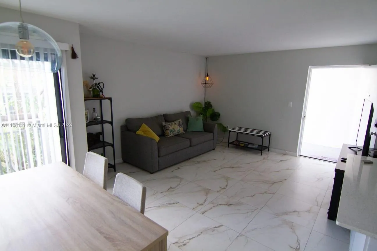 753 Michigan # 3A, Miami Beach FL 33139