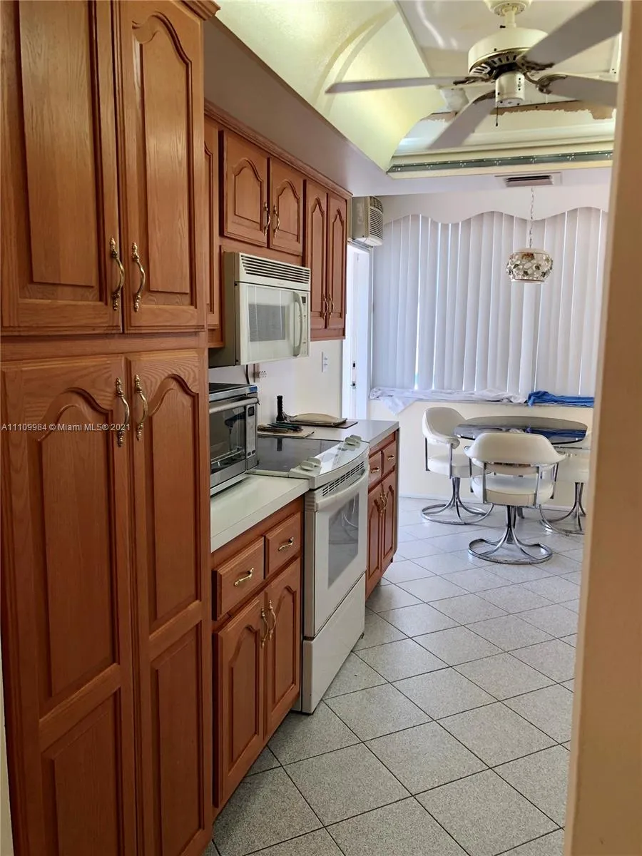 18071 Biscayne Blvd # 1601, Aventura FL 33160