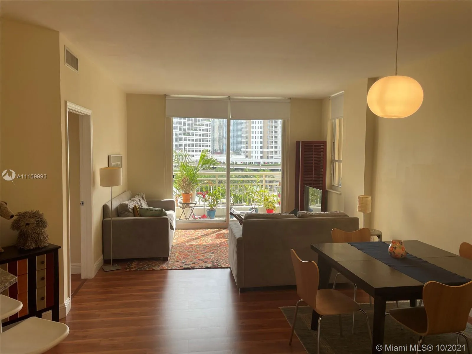 1 bedroom 1 bath for sale at 888 Brickell Key Dr # 702, Miami FL 33131