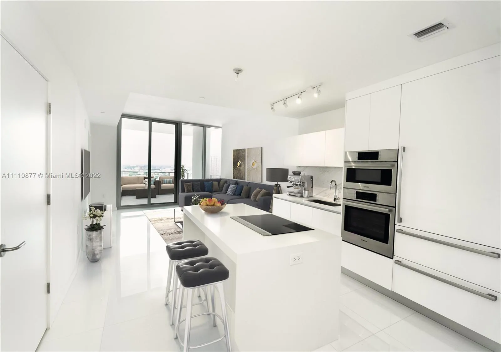 1 bedroom 2 bath for sale at 851 NE 1st Ave # 2200, Miami FL 33132