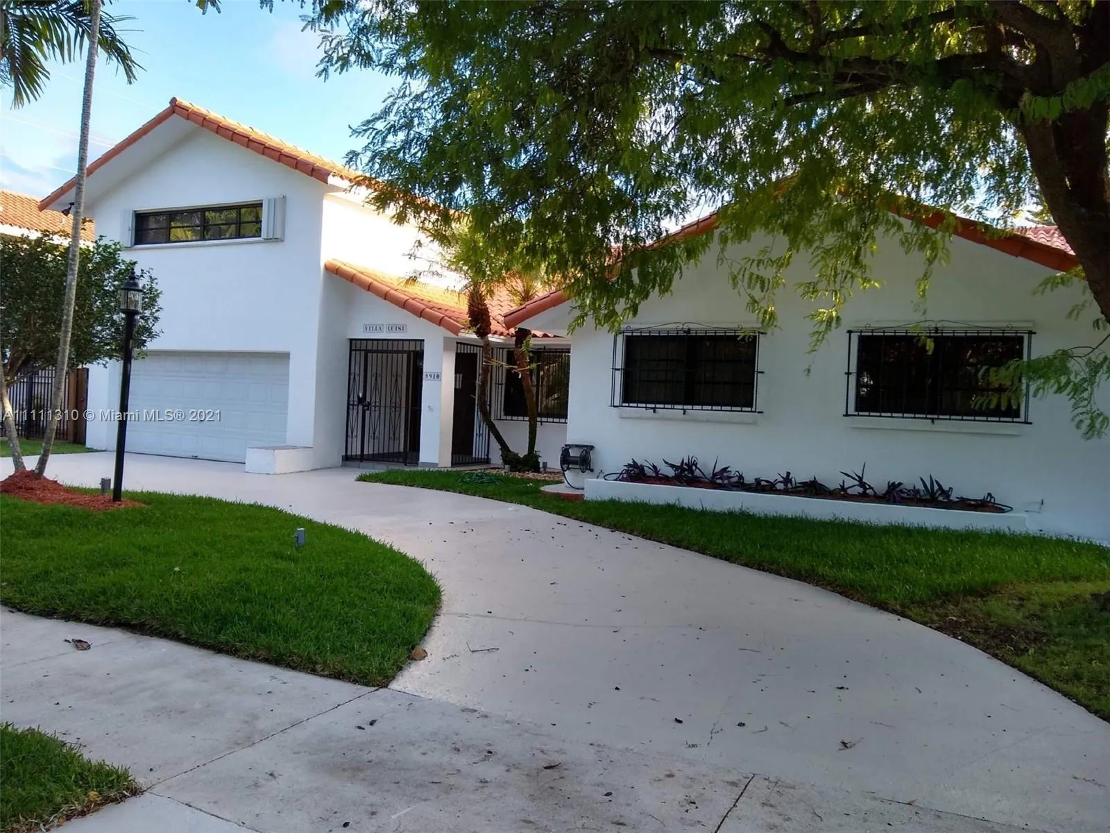 4 bedroom 3 bath for sale at 8910 SW 159th Ter, Palmetto Bay FL 33157