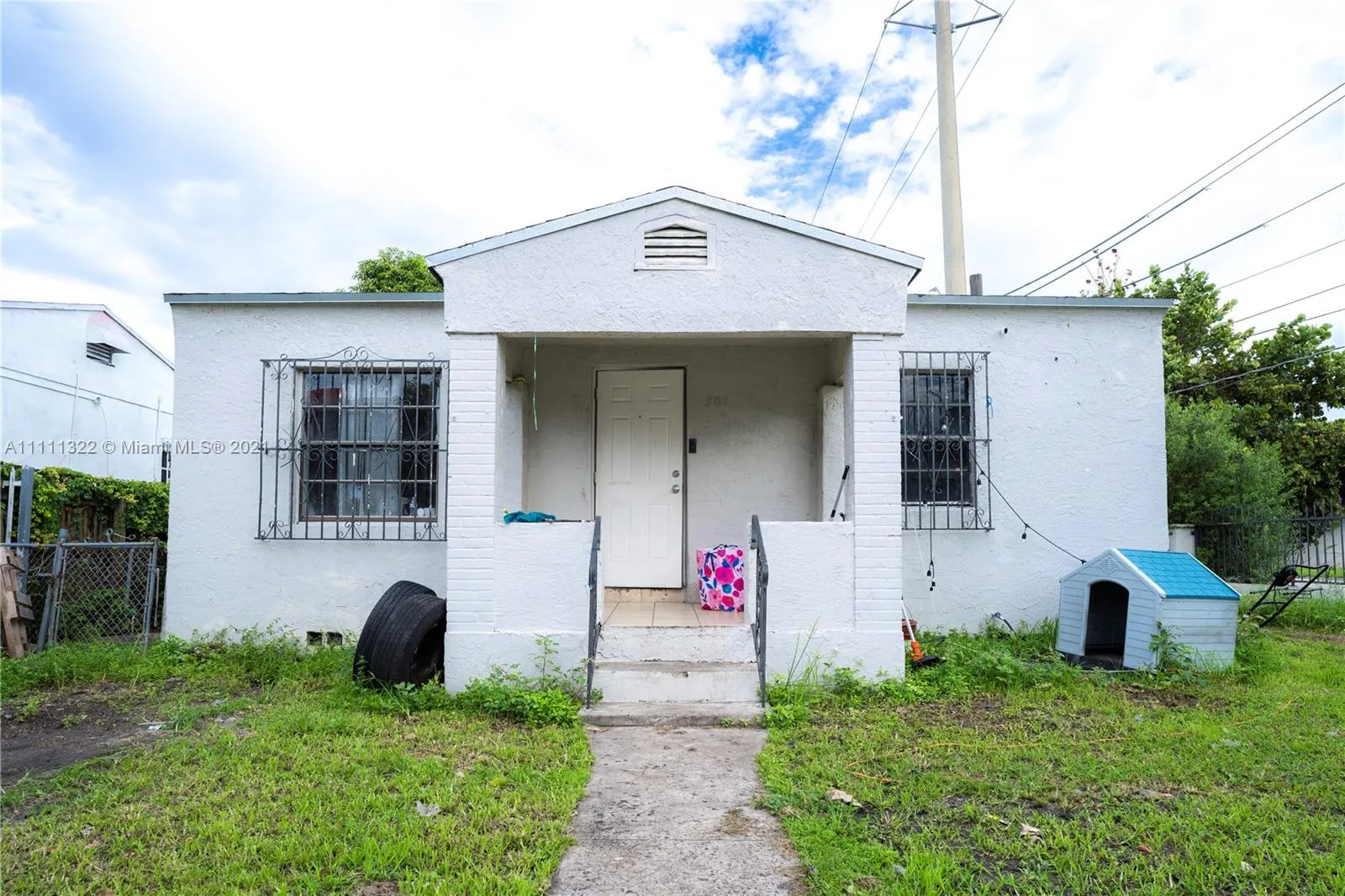2 bedroom 1 bath for rent at 301 NW 37th St, Miami FL 33127