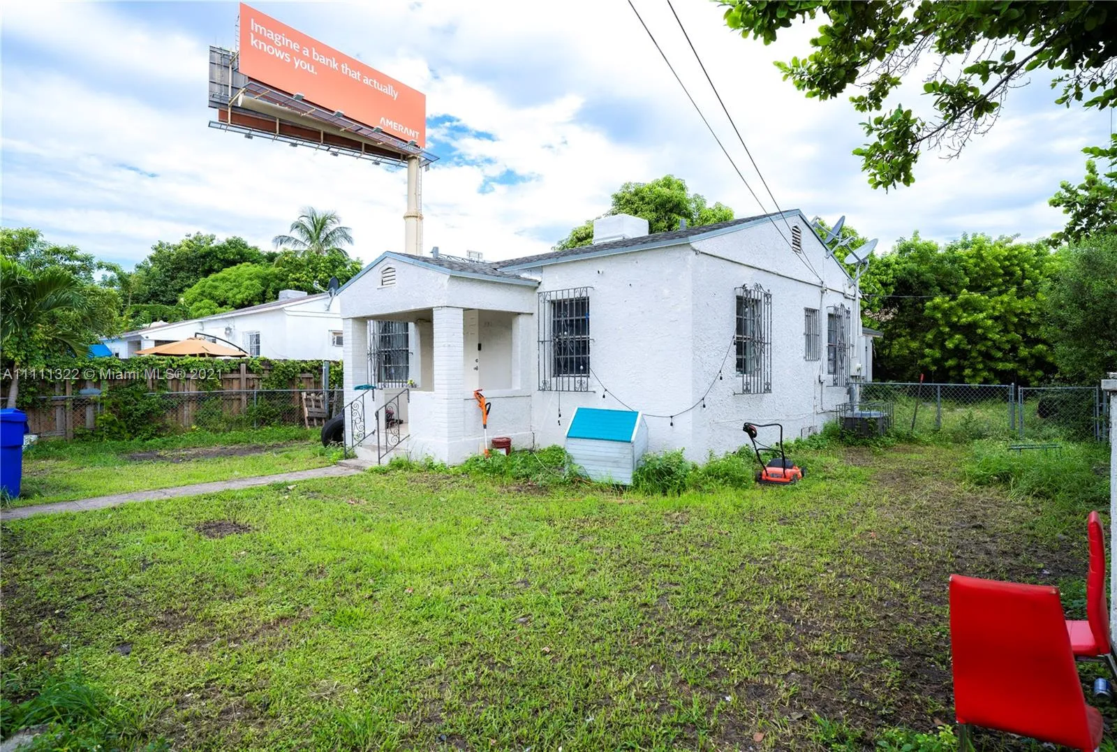 301 NW 37th St, Miami FL 33127