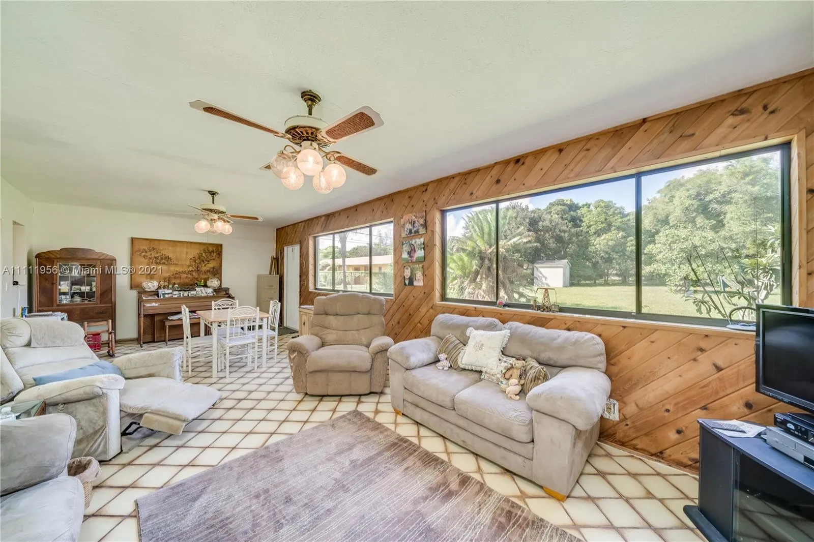 5709 Mckinley St, Hollywood FL 33021