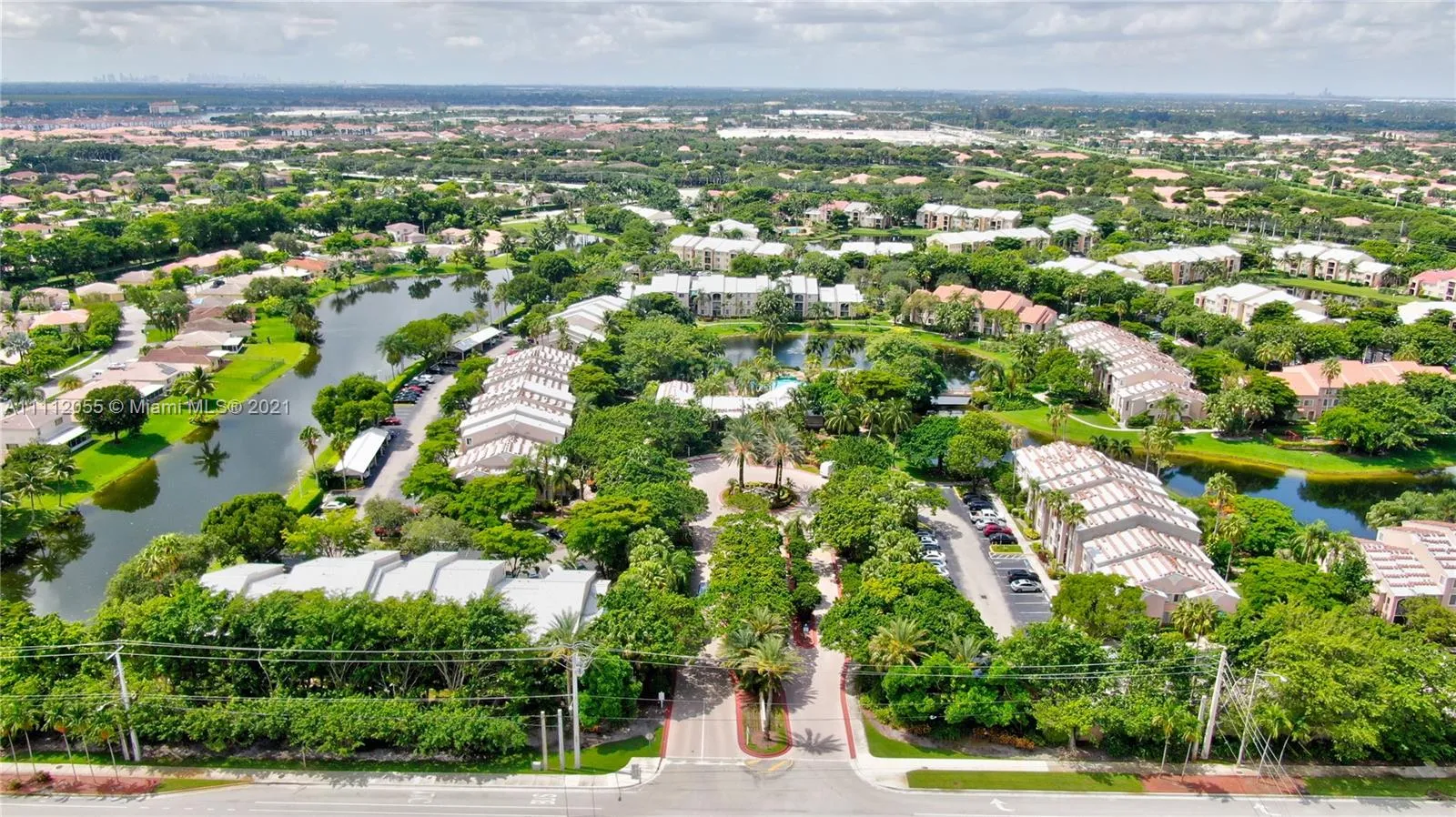 3 bedroom 2 bath for sale at 12178 Saint Andrews Pl # 112, Miramar FL 33025