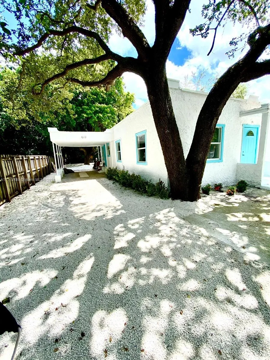 870 NW 100th St, Miami FL 33150